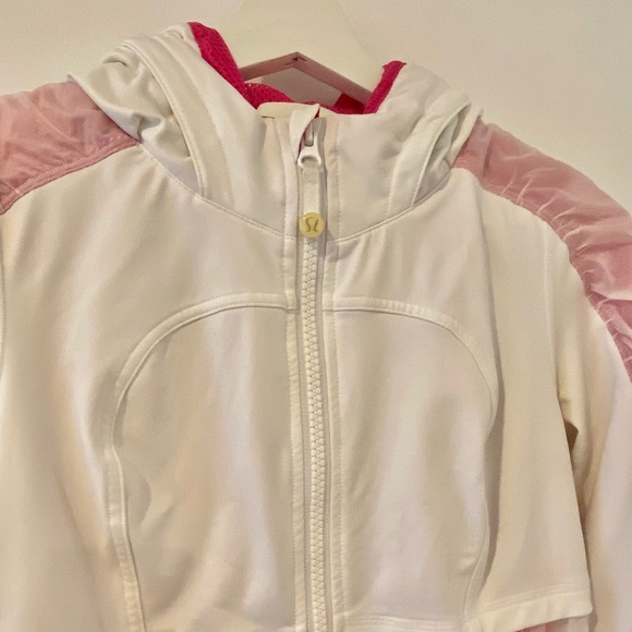 Lululemon wind breaker - Picture 3 of 5